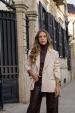 BLAZER BEGE CURTO COM MANGA FRANZIDA IMPERIAL - Image 9