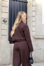 CONJUNTO CASTANHO COM CASACO CURTO E CALÇAS RETAS PONTO CHIC - Image 6