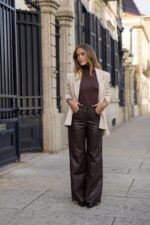 CALÇA CASTANHA EM ECOPELE PONTO CHIC - Image 3