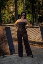 CONJUNTO CASTANHO CORPETE E CALÇA PONTO CHIC
