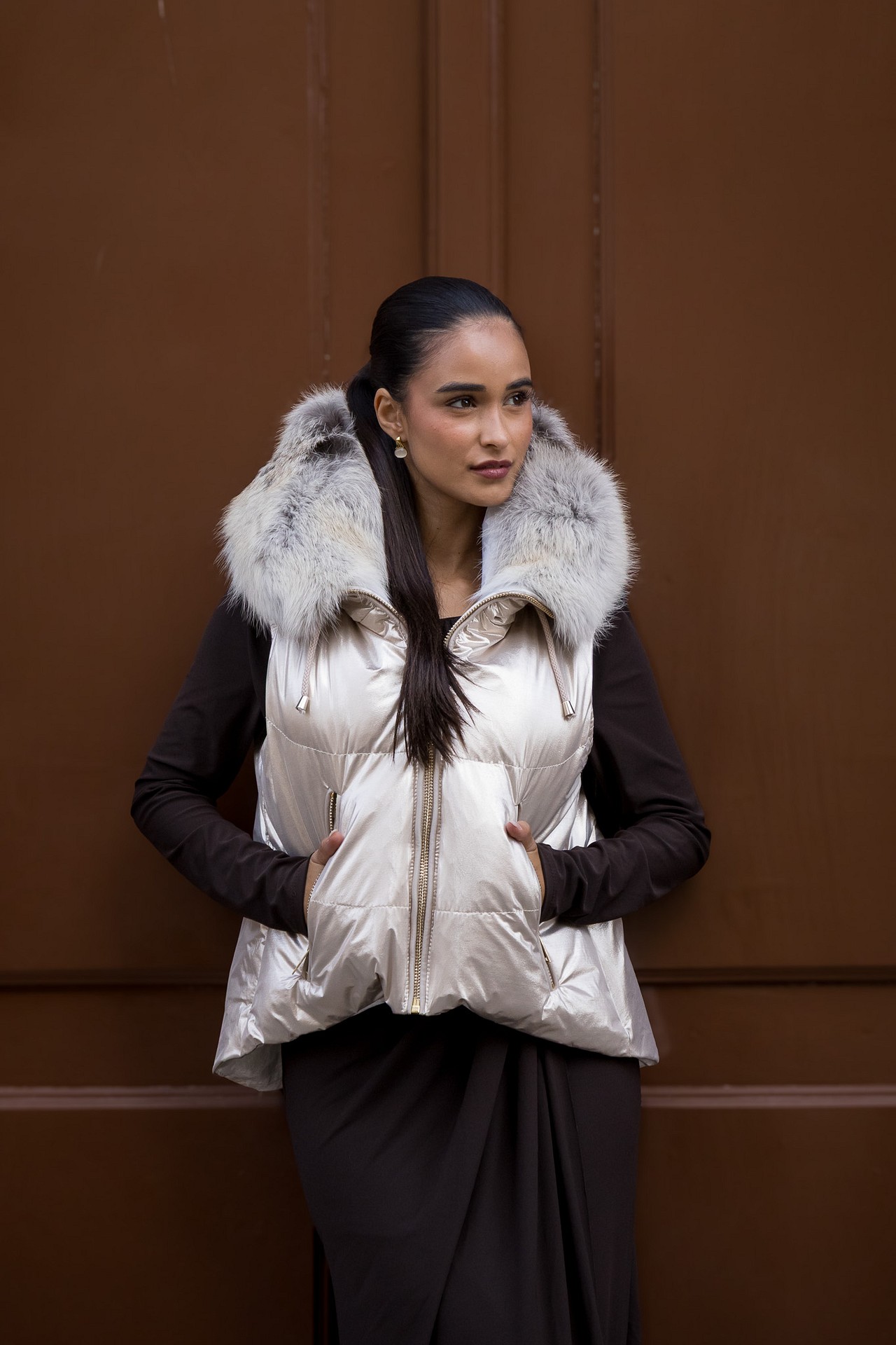 galleries_b2857c2d-e7bd-4240-b767-6eabd823f797_0f68ce0d-45ea-4311-9a8e-4ee942f74f14_v2__thumb_l COLETE ACOLCHOADO REVERSÍVEL COM GOLA DE PELO FLO&CLO - Image 3