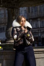 CASACO ACOLCHOADO ESTAMPADO COM GOLA DE PELO FLO&CLO - Image 3