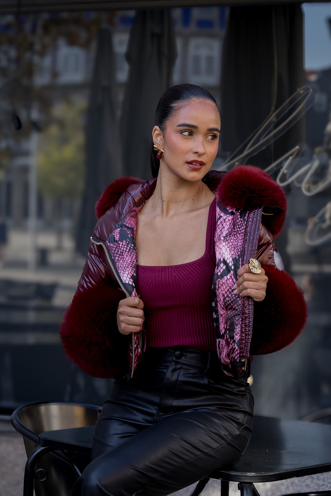 galleries_b2857c2d-e7bd-4240-b767-6eabd823f797_4d28ae3c-fcf3-4929-8ef2-31d6b445415a_v2__thumb_l CASACO ACOLCHOADO BORDÔ COM PELO FLO&CLO - Image 4