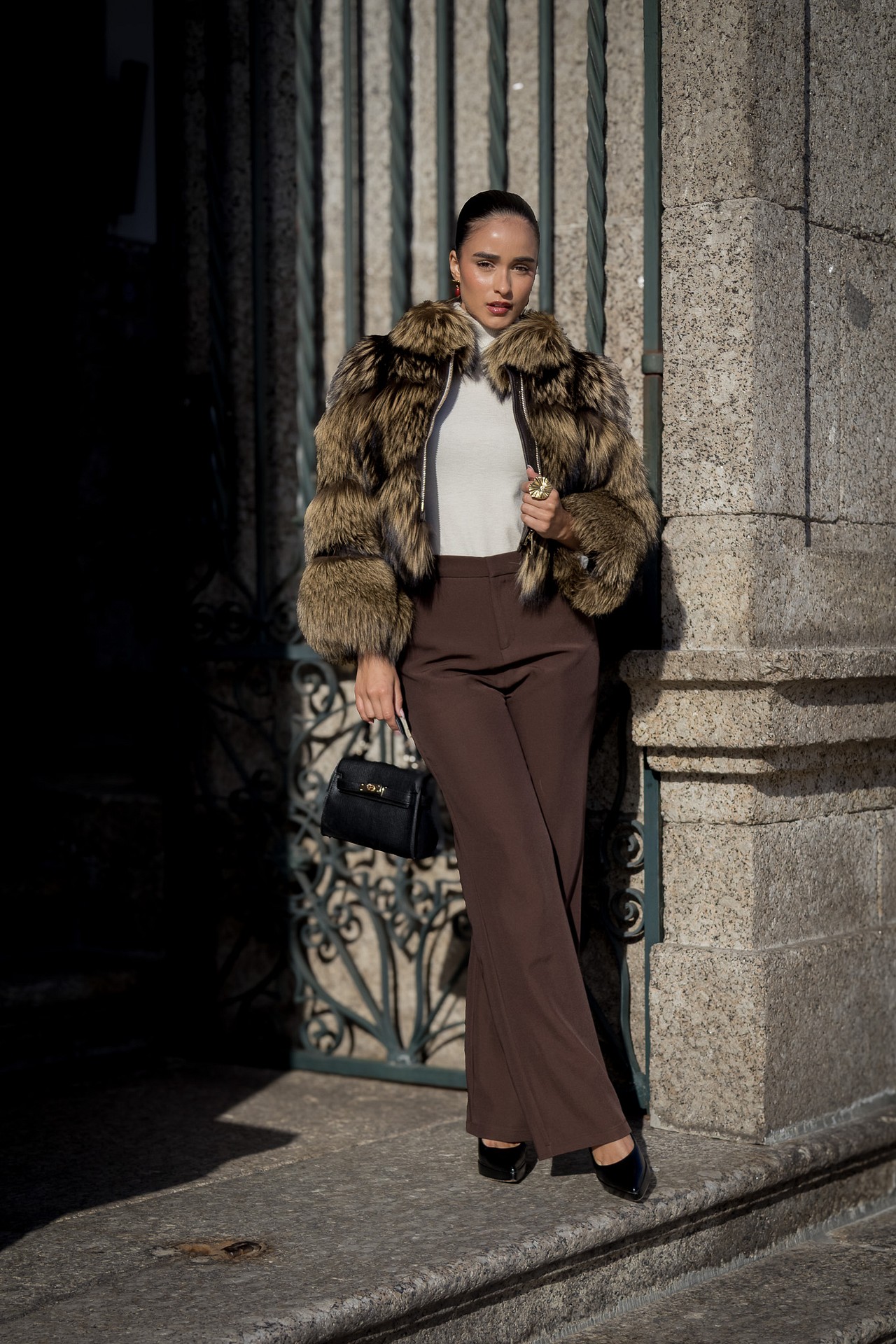 galleries_b2857c2d-e7bd-4240-b767-6eabd823f797_5540a406-ce03-400c-acc6-bb4de2293989_v2__thumb_l CASACO DE PELO COM CINTO BEGE FLO&CLO - Image 2