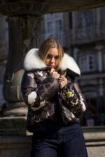 CASACO ACOLCHOADO ESTAMPADO COM GOLA DE PELO FLO&CLO - Image 4