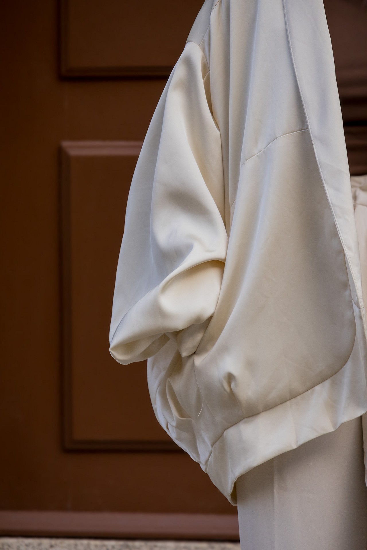 galleries_b2857c2d-e7bd-4240-b767-6eabd823f797_753dd41d-ffc7-47bc-b1e2-52676fa0efe5_v2__thumb_l CASACO CREME COM BOLSOS PONTO CHIC - Image 4