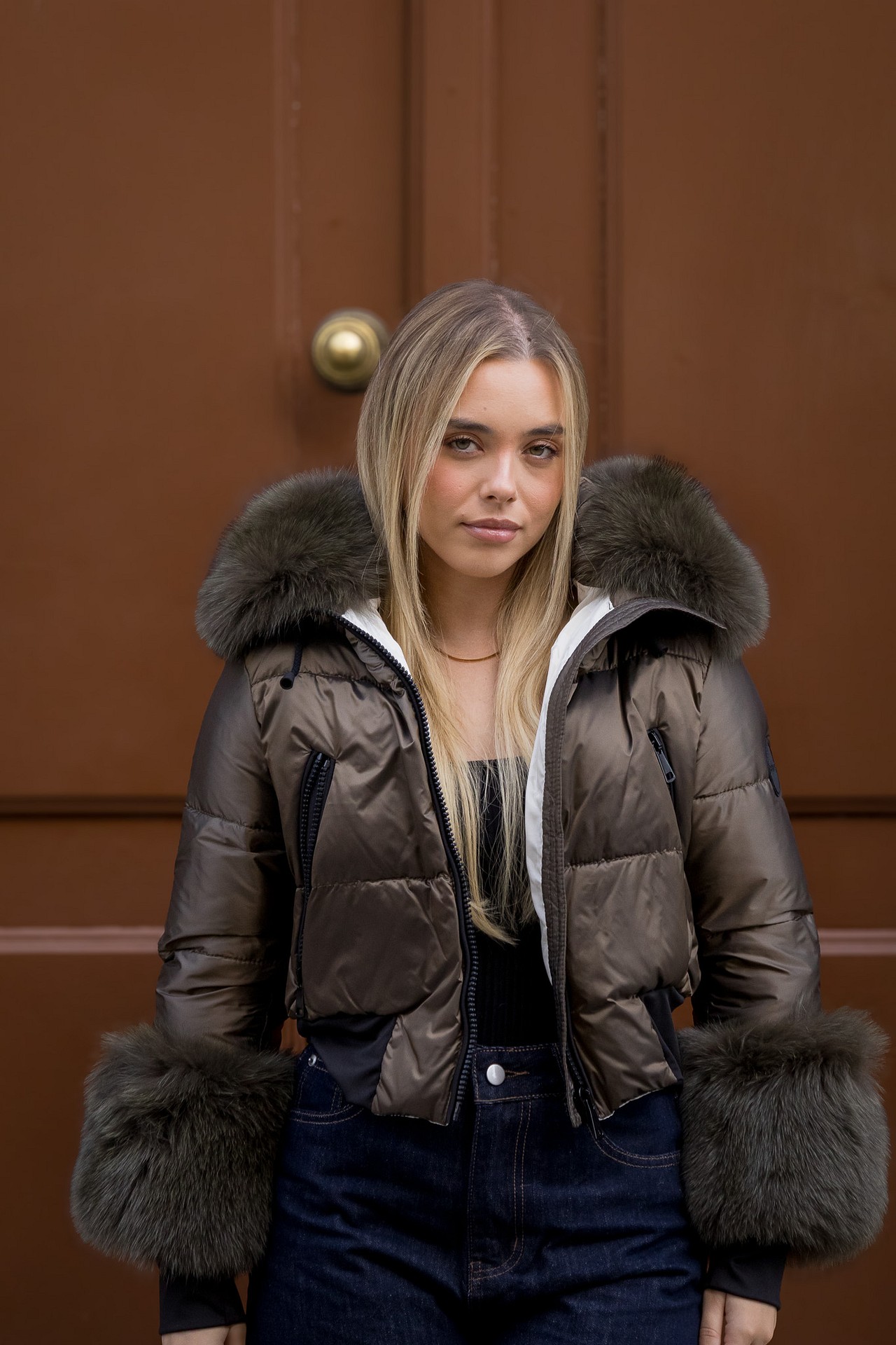 galleries_b2857c2d-e7bd-4240-b767-6eabd823f797_83f45e97-4af1-4f29-82cf-4b399ad1f158_v2__thumb_l CASACO CURTO DE PELO CASTANHO FLO&CLO - Image 7