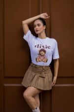 SAIA PLISSADA EM CAMURÇA CAMEL PONTO CHIC