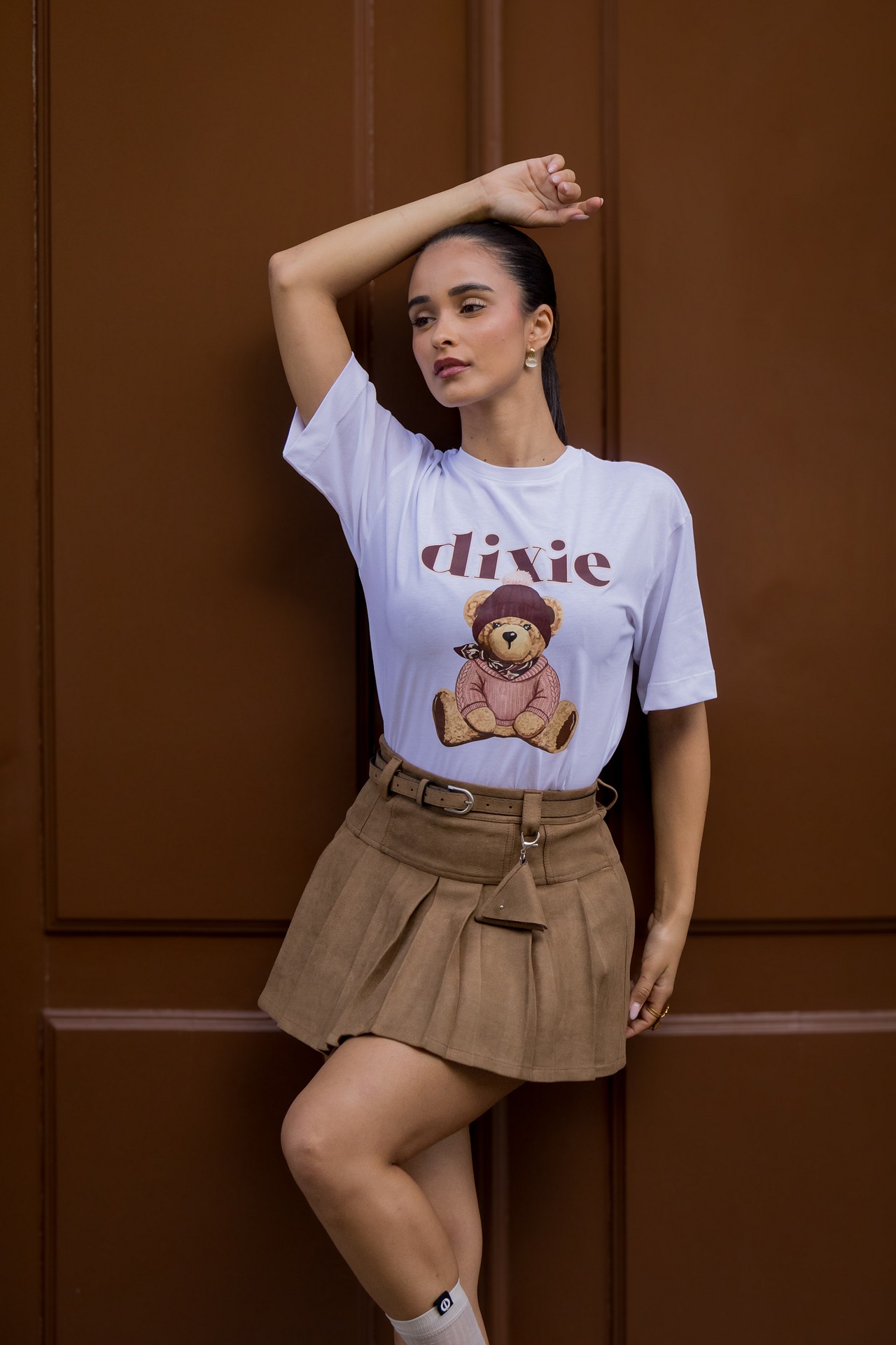 galleries_b2857c2d-e7bd-4240-b767-6eabd823f797_90d4a1da-030c-45d0-b728-7276bbfefaca_v2__thumb_l SAIA PLISSADA EM CAMURÇA CAMEL PONTO CHIC - Image 1