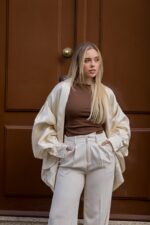 CASACO CREME COM BOLSOS PONTO CHIC - Image 2