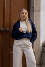 CAMISA AZUL MARINHO COM SINGLETE INCORPORADO ELEH