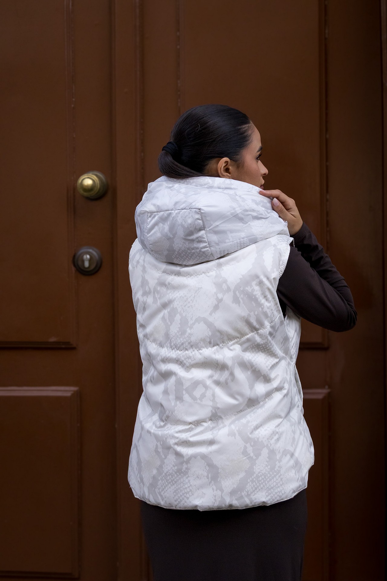 galleries_b2857c2d-e7bd-4240-b767-6eabd823f797_a1fe9a4f-30ef-49de-87e1-d59a48f6190c_v2__thumb_l COLETE ACOLCHOADO REVERSÍVEL COM GOLA DE PELO FLO&CLO - Image 8