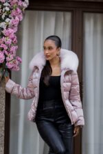 CASACO ACOLCHOADO ROSA COM GOLA DE PELO FLO&CLO