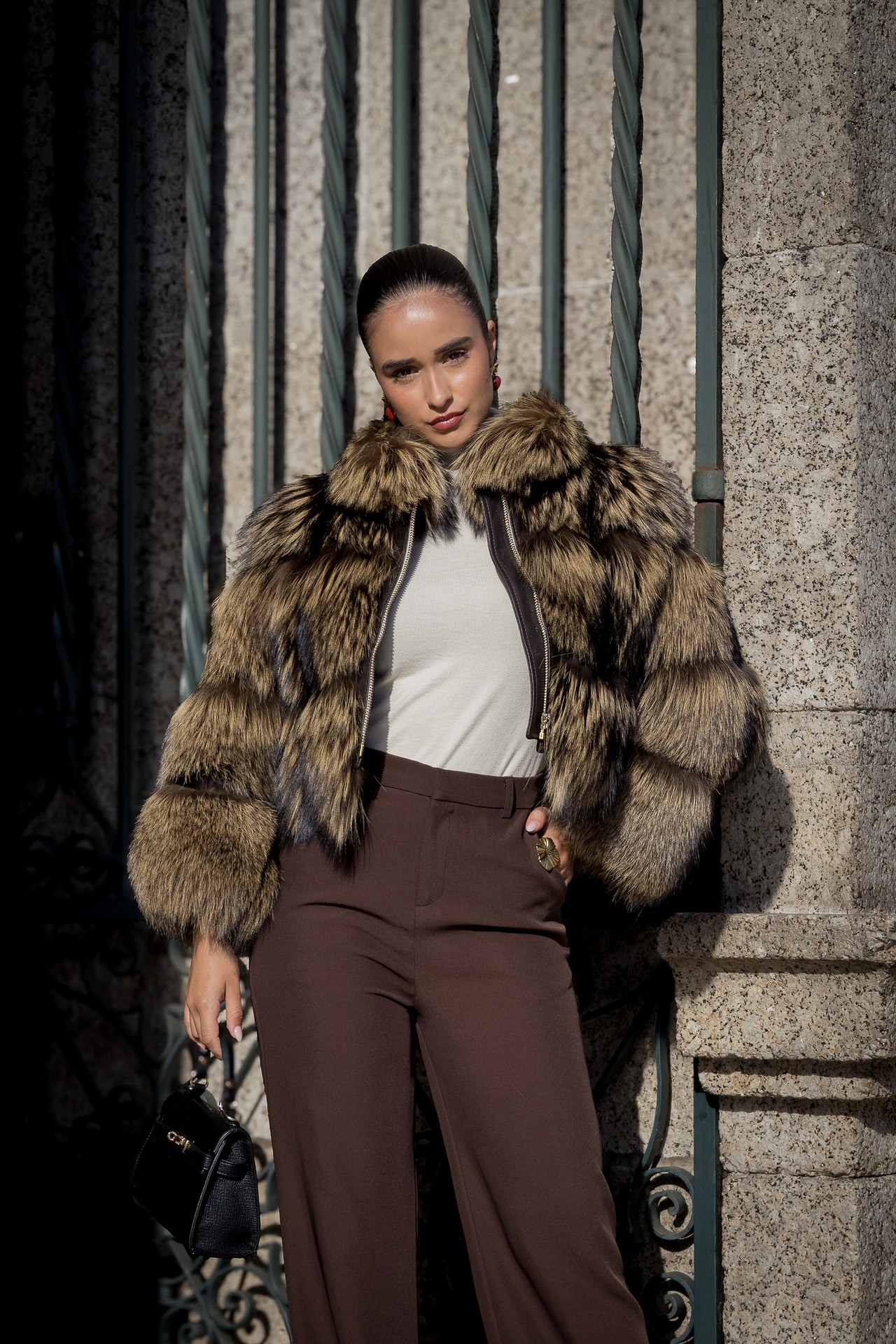 galleries_b2857c2d-e7bd-4240-b767-6eabd823f797_ad3fb5e7-ef8a-45d4-9eb7-66bac86ab51e_v2__thumb_l CASACO DE PELO COM CINTO BEGE FLO&CLO - Image 1