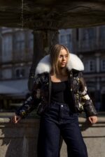 CASACO ACOLCHOADO ESTAMPADO COM GOLA DE PELO FLO&CLO - Image 2