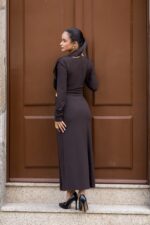 VESTIDO CASTANHO DRAPEADO COM DETALHE DOURADO PONTO CHIC - Image 6