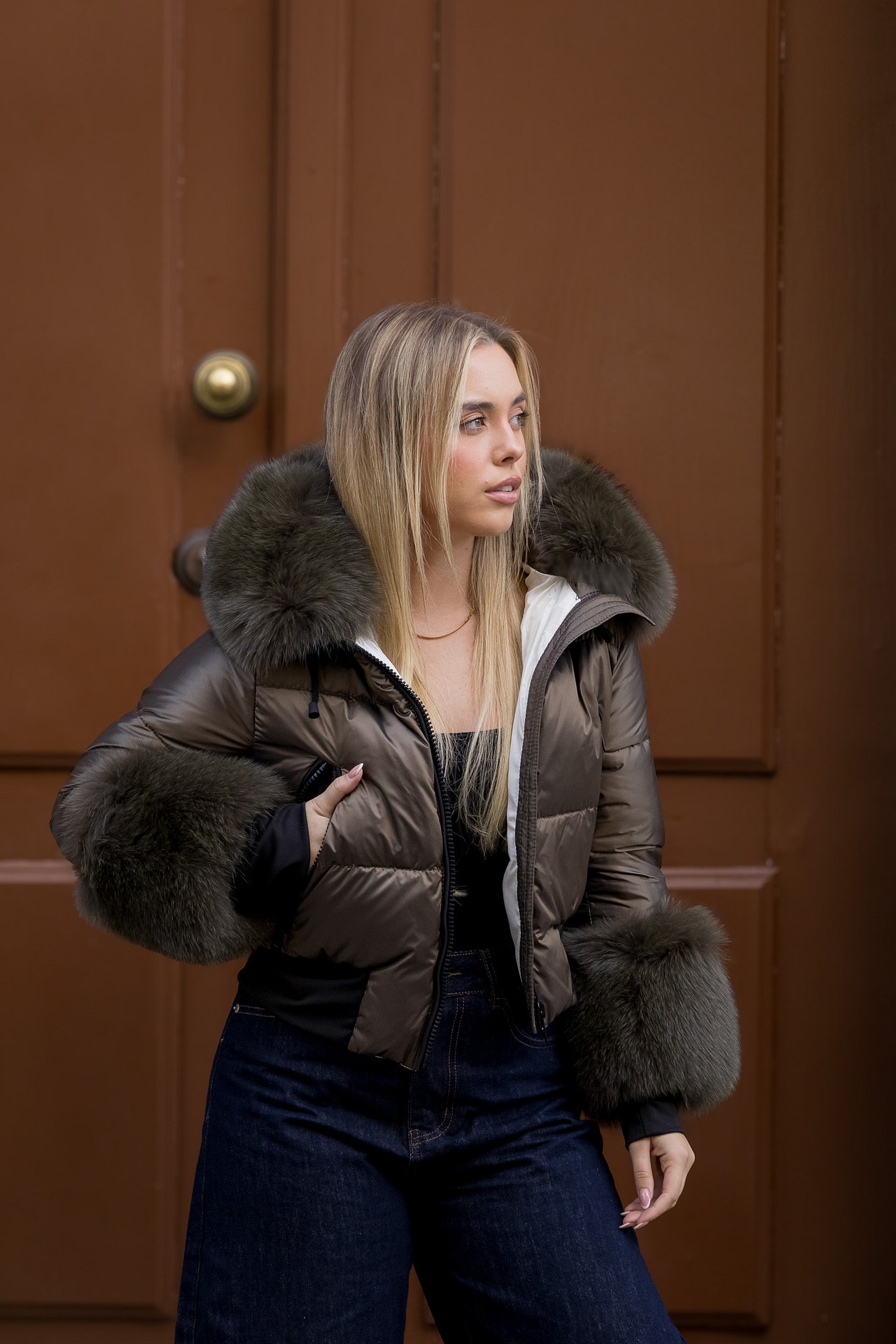 galleries_b2857c2d-e7bd-4240-b767-6eabd823f797_f0760951-d542-40f2-8d06-8067b0c472b8_v2__thumb_l CASACO CURTO DE PELO CASTANHO FLO&CLO - Image 6