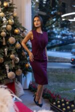 VESTIDO BORDÔ COM CORTE JUSTO E CORDÃO FRONTAL RINASCIMENTO