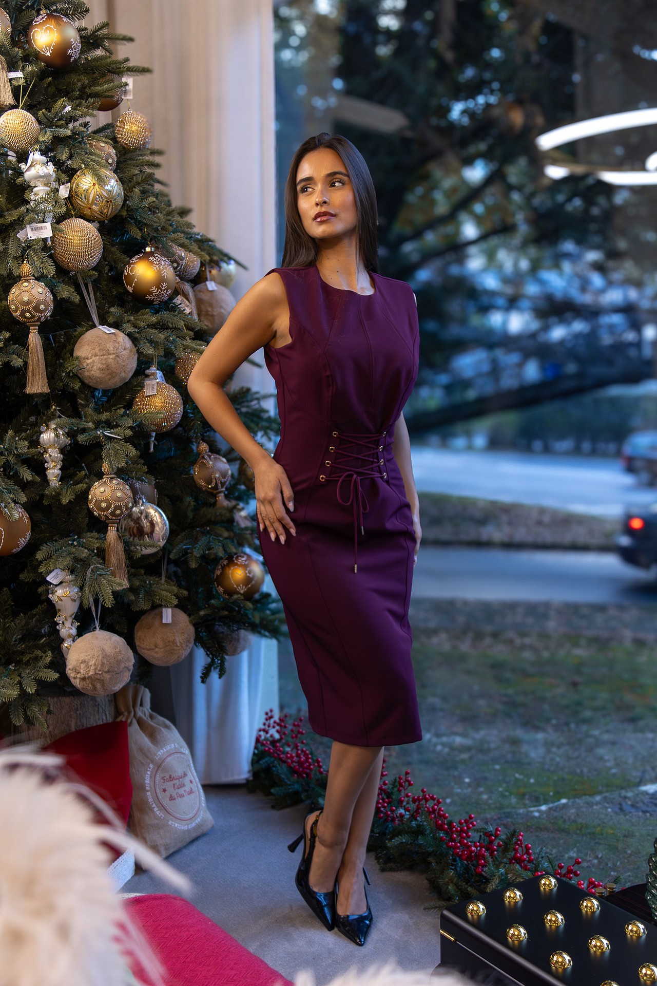 galleries_b6fa26f4-dbaa-485b-b637-43f06bc033dc_0499ce7d-cc0d-4595-a8d3-53a6dfca625b_v2__thumb_l VESTIDO BORDÔ COM CORTE JUSTO E CORDÃO FRONTAL RINASCIMENTO - Image 1