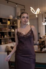 TOP CETIM CASTANHO COM RENDA RINASCIMENTO