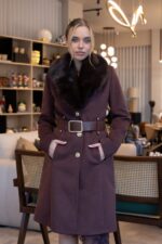 CASACO CASTANHO COM GOLA DE PÊLO E CINTO RINASCIMENTO - Image 3