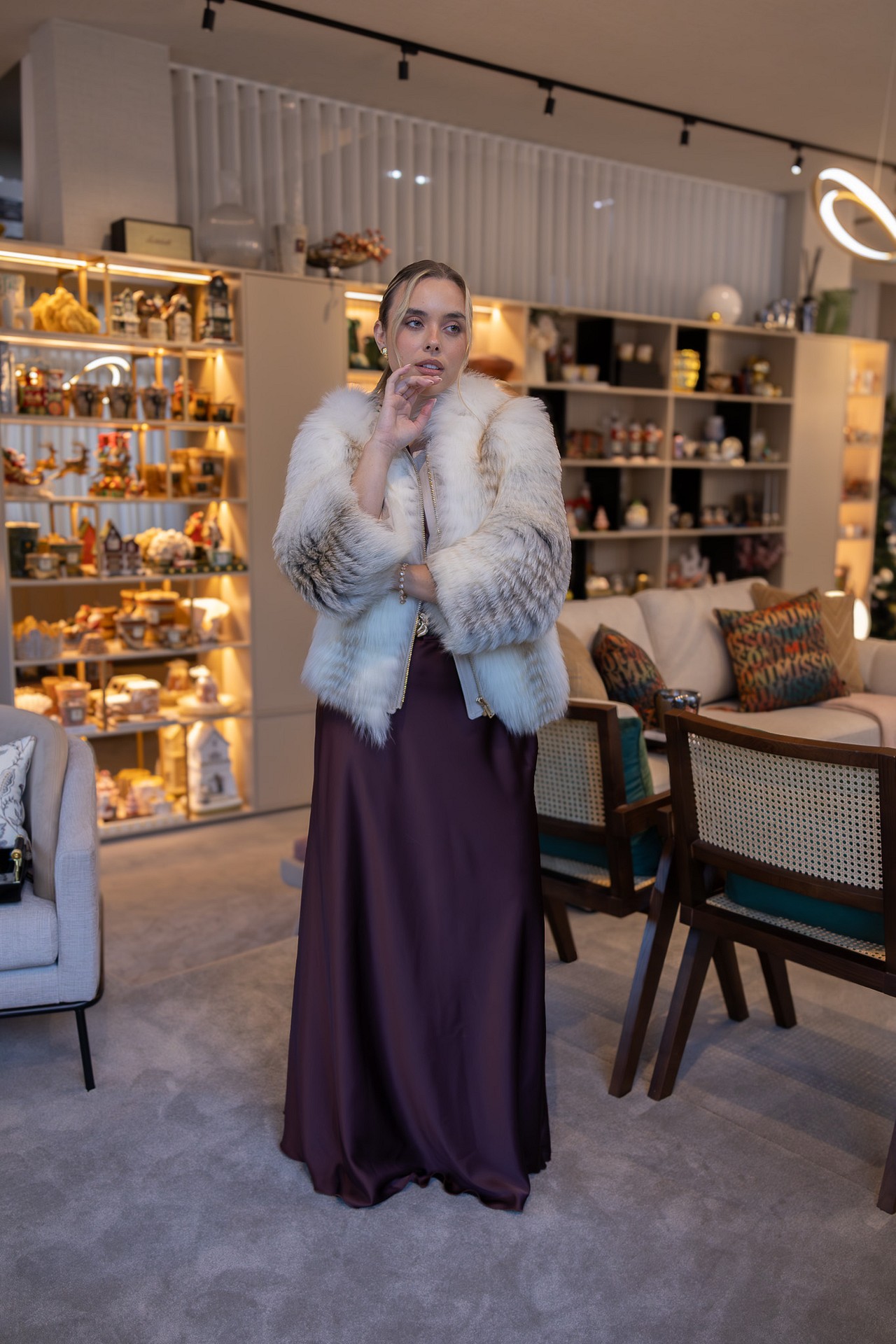 galleries_b6fa26f4-dbaa-485b-b637-43f06bc033dc_fb9c357c-e88f-4497-8845-cb3e58333a11_v2__thumb_l CASACO DE PELO CURTO EM PELE NATURAL COM INTERIOR ESTAMPADO FLO&CLO - Image 2