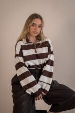CAMISOLA ÀS RISCAS CASTANHA E BRANCA PONTO CHIC