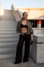 CALÇAS PRETAS COM COLARINHO ANIMAL PRINT IMPERIAL