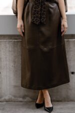 SAIA CASTANHA EM PELE SINTÉTICA COM CINTO IMPERIAL - Image 3