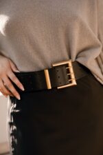 CINTO PRETO COM FIVELA DOURADA SAHOCO