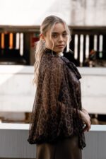 BLUSA ANIMAL PRINT COM LAÇO IMPERIAL