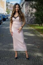 SAIA ROSA COM LANTEJOULAS RINASCIMENTO - Image 6