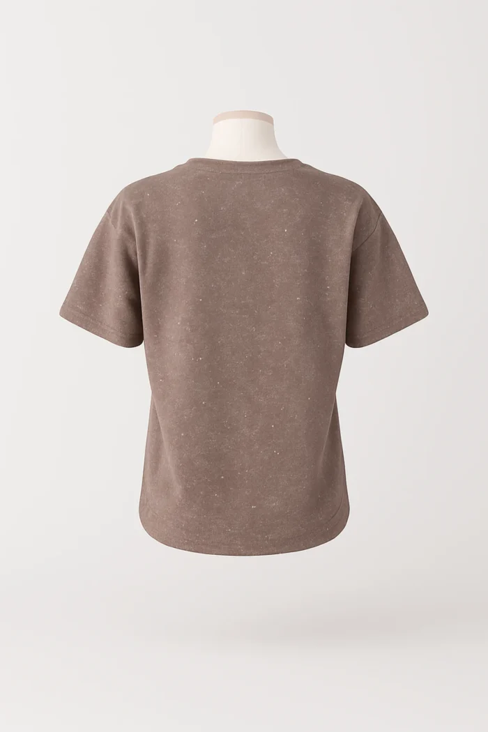 T-SHIRT CASTANHA COM APLICAÇÕES “CHERRY CLUB” SAHOCO - Image 2