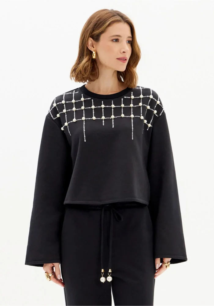 SWEATSHIRT PRETA COM APLICAÇÃO DE PÉROLAS LANÇA PERFUME - Image 1
