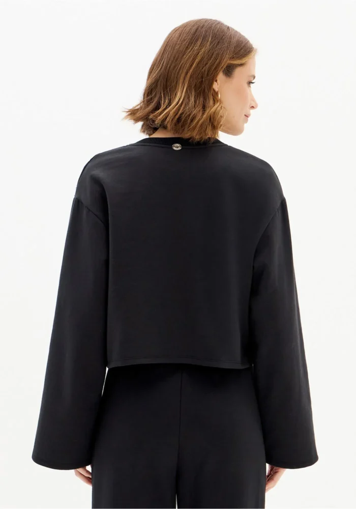 SWEATSHIRT PRETA COM APLICAÇÃO DE PÉROLAS LANÇA PERFUME - Image 3