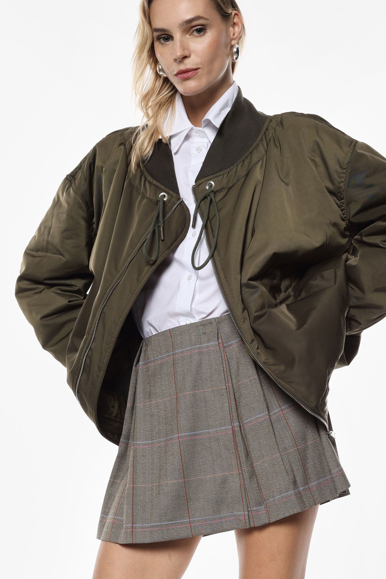 01765_GMI7KPC_IR SAIA CURTA XADREZ VERDE MILITAR IMPERIAL - Image 1