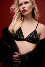 TOP DE LANTEJOULAS PRETO IMPERIAL