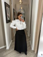 SAIA PRETA PLISSADA COM SOBREPOSIÇÃO IMPERIAL - Image 2