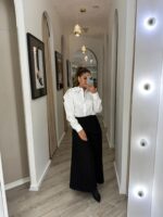 CAMISA BRANCA COM APLICAÇÃO FLORAL NA OMBREIRA IMPERIAL - Image 3