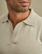 PÓLO TRICÔ COM DECOTE EM V AREIA  ZOLF - Image 2