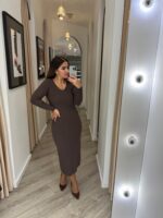 VESTIDO DE MALHA CASTANHO PONTO CHIC