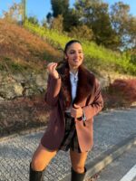 BLAZER CASTANHO COM GOLA DE PELO RINASCIMENTO