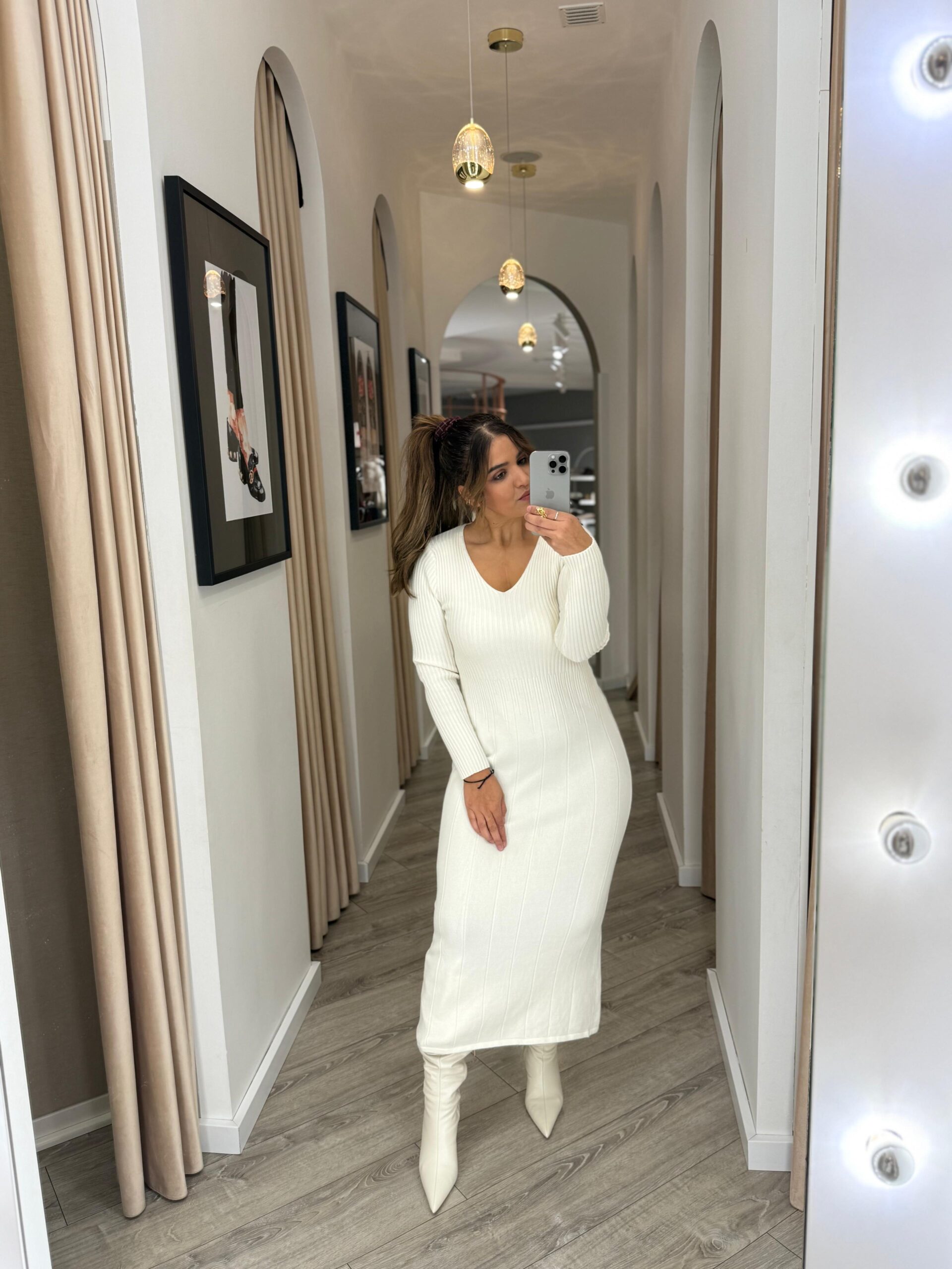 720e2af6-b337-4abd-aefb-ac82f495ad5b VESTIDO DE MALHA CRU PONTO CHIC - Image 1