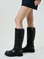 BOTA ALTA PRETA COM DETALHE METÁLICO RINASCIMENTO