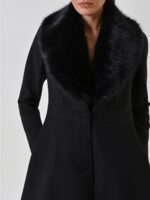 CASACO PRETO COM GOLA DE PELO RINASCIMENTO - Image 5