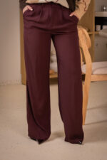 CALÇAS BORDEAUX COM PREGAS PONTO CHIC - Image 2