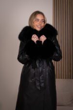 CASACO COMPRIDO PRETO EM ECOPELE E PELO PONTO CHIC - Image 2