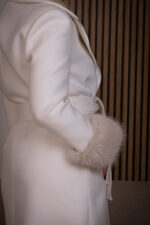 SOBRETUDO BRANCO COM PELO NOS PUNHOS RINASCIMENTO - Image 5