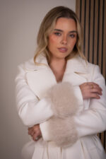 SOBRETUDO BRANCO COM PELO NOS PUNHOS RINASCIMENTO - Image 4