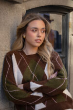 CAMISOLA DE MALHA CASTANHA COM PADRÃO LOSANGOS PONTO CHIC - Image 5